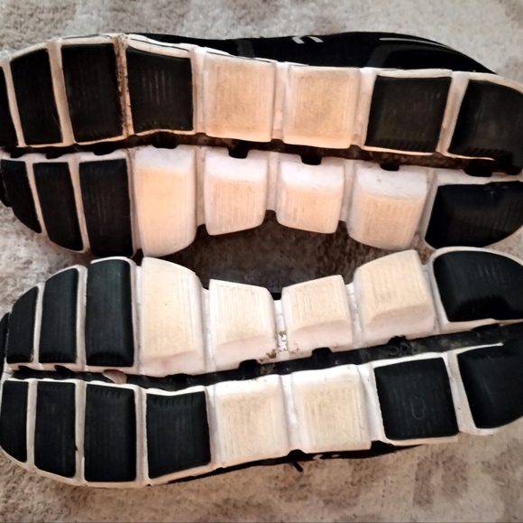 Women's On Running Athletic Shoes - Picture 10 of 10